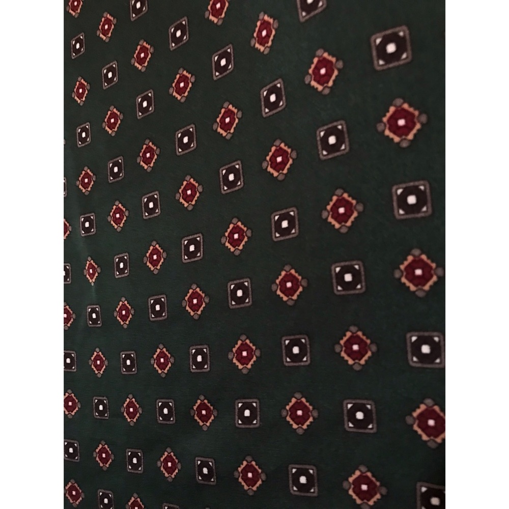 Green patterned blouse. - Picture 4 of 4